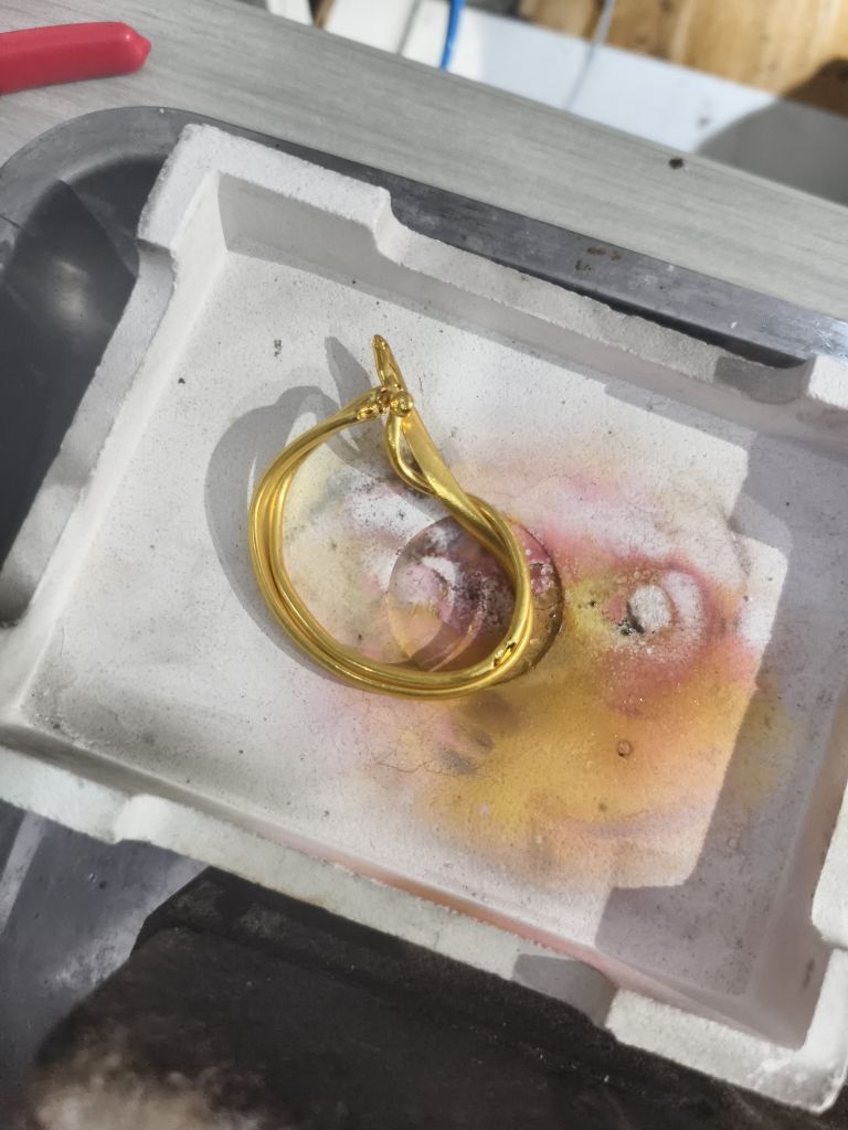 凌氏金银匠首饰加工(高价回收黄金)