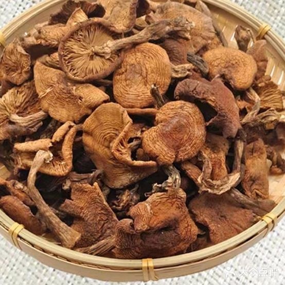 思淼东北铁锅炖(倾城里一店)