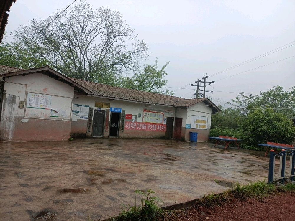 四川省资阳市安岳县护龙镇夹石村退役军人服务站