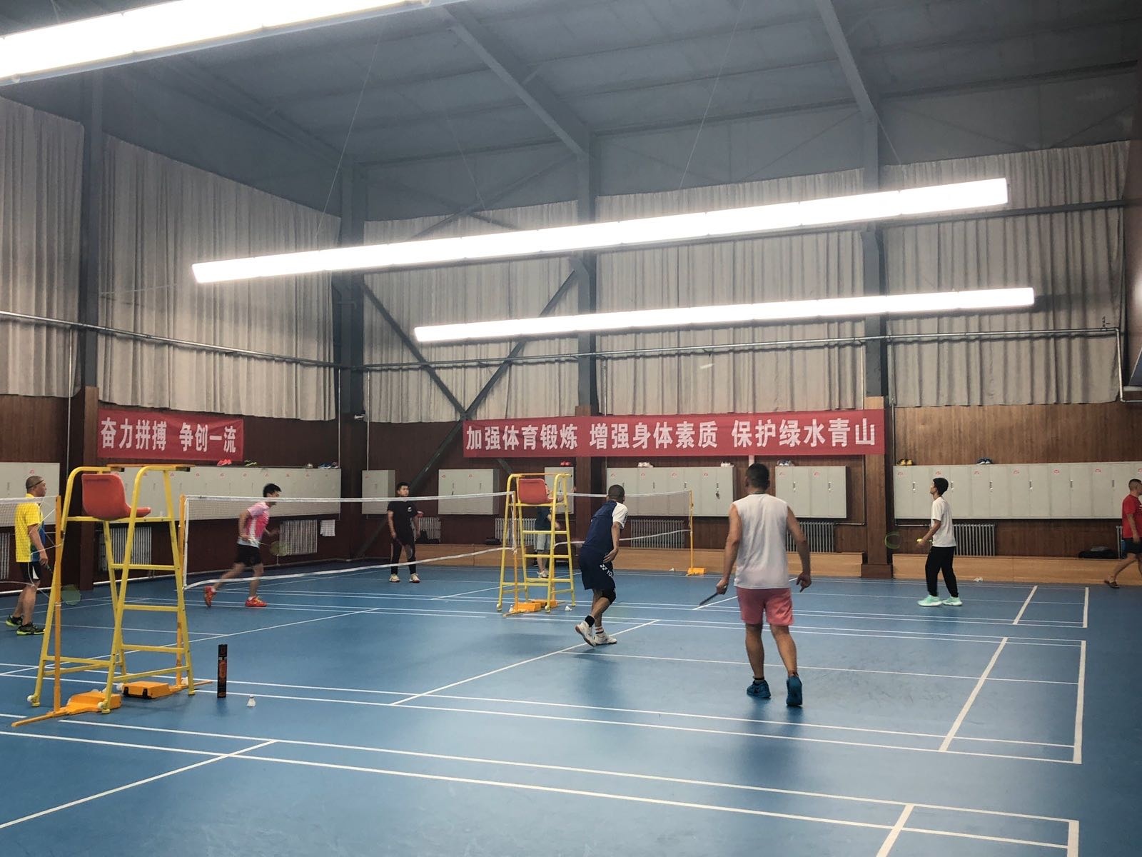 桥边羽毛球馆