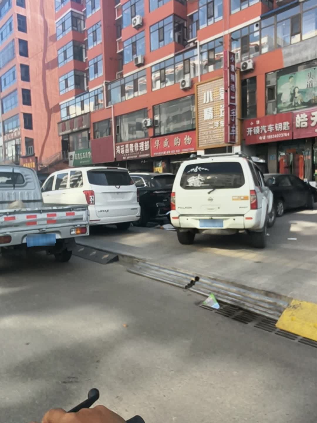 小郭开锁汽车钥匙