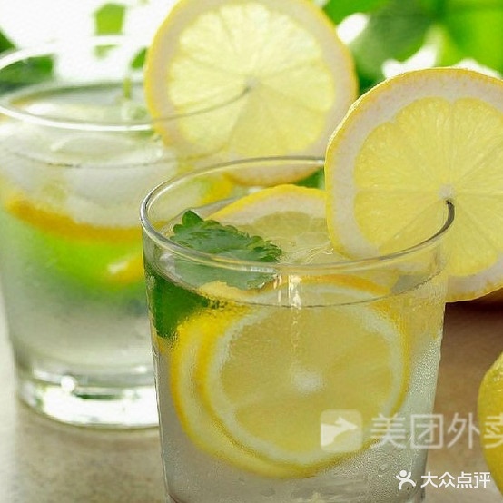 柠檬芳鲜果茶饮