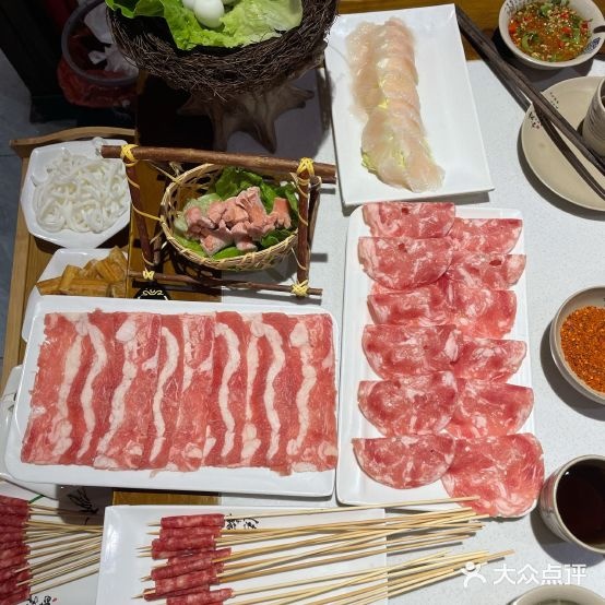 蜀道鲜切羊肉自助火锅