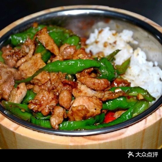 湘菜农机木桶饭