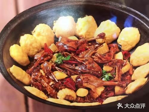 最东北私家菜·铁锅炖(殷巷店)