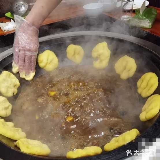 东北大帅大锅炖(龙记心河湾店)