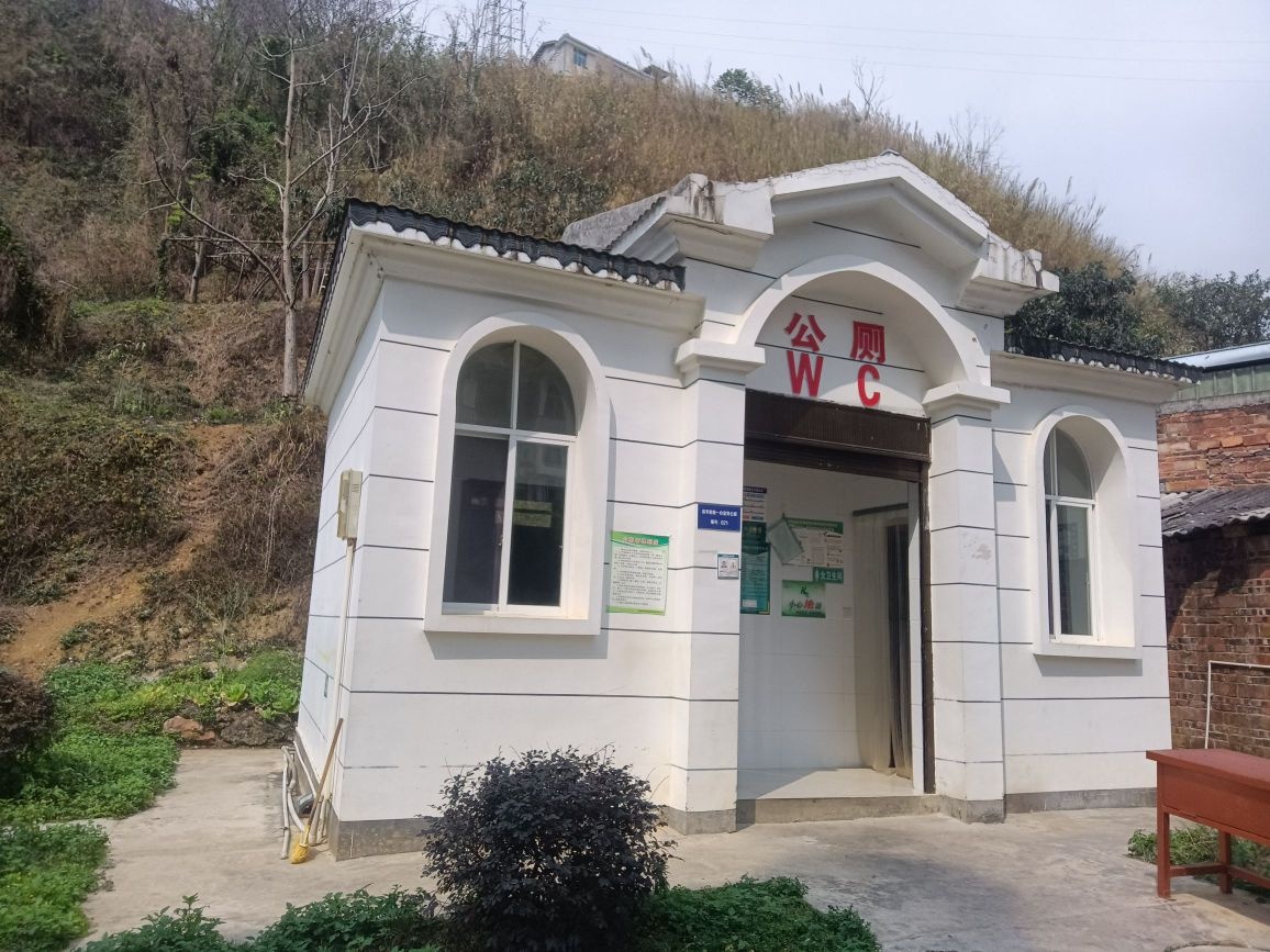 云南省文山壮族苗族自治州麻栗坡县学府路一心堂旁021号公厕