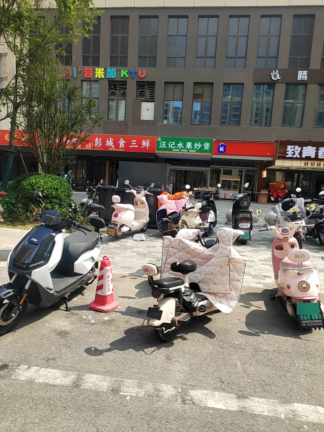 彭城食三鲜·土菜馆龙虾烧烤环境