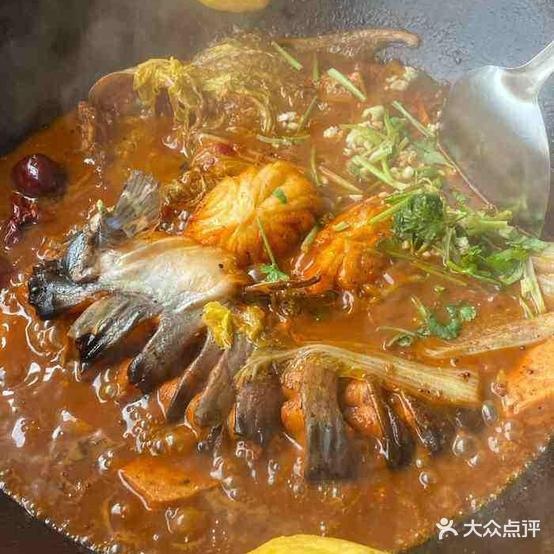 聚五湖咱家铁锅炖鱼