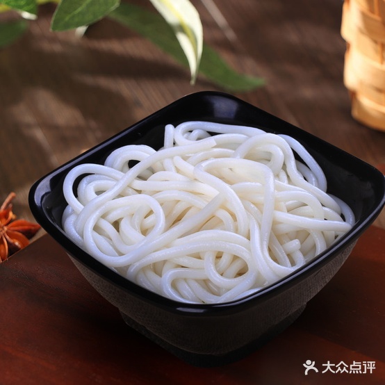 嗦螺小二螺蛳粉(西宁店)