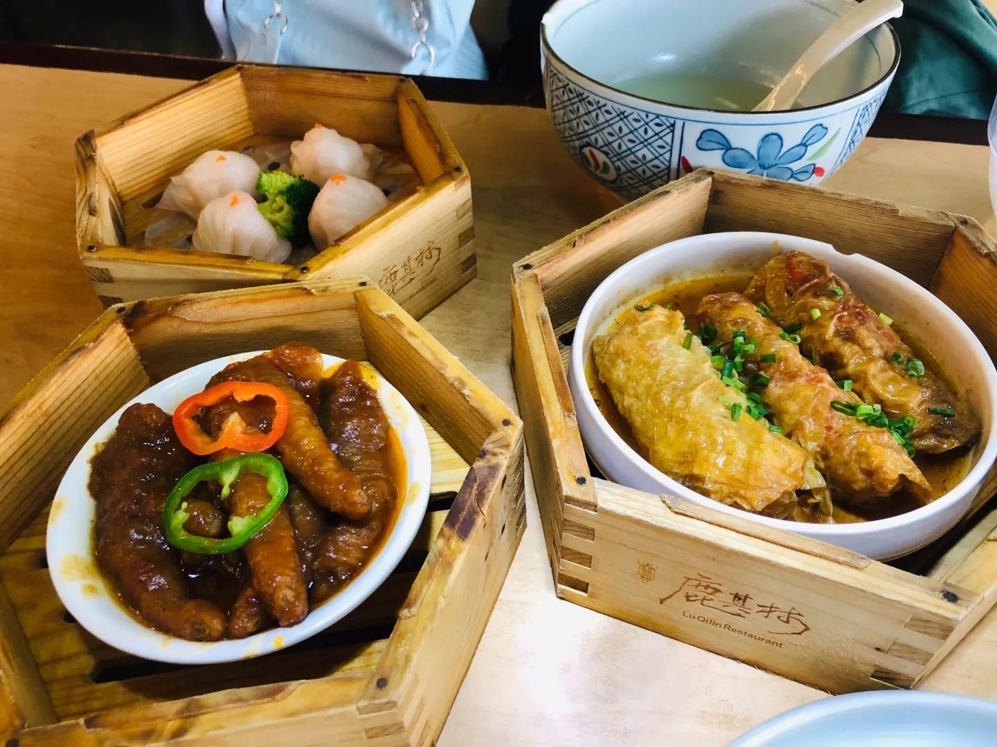 鹿其林酒家(大学城店)