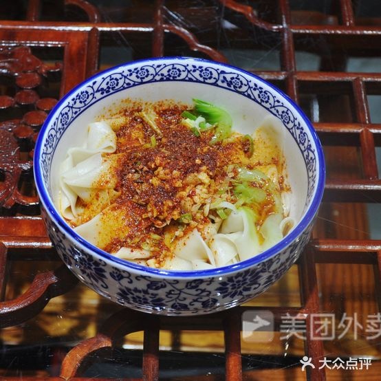 秦月轩