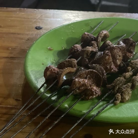 红庙路四小门口烧烤老店