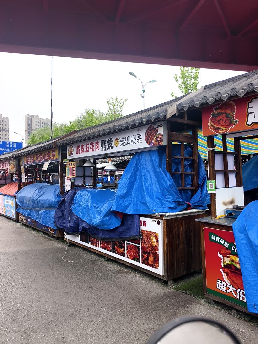 脆皮五花肉鸭货生炒鸡架