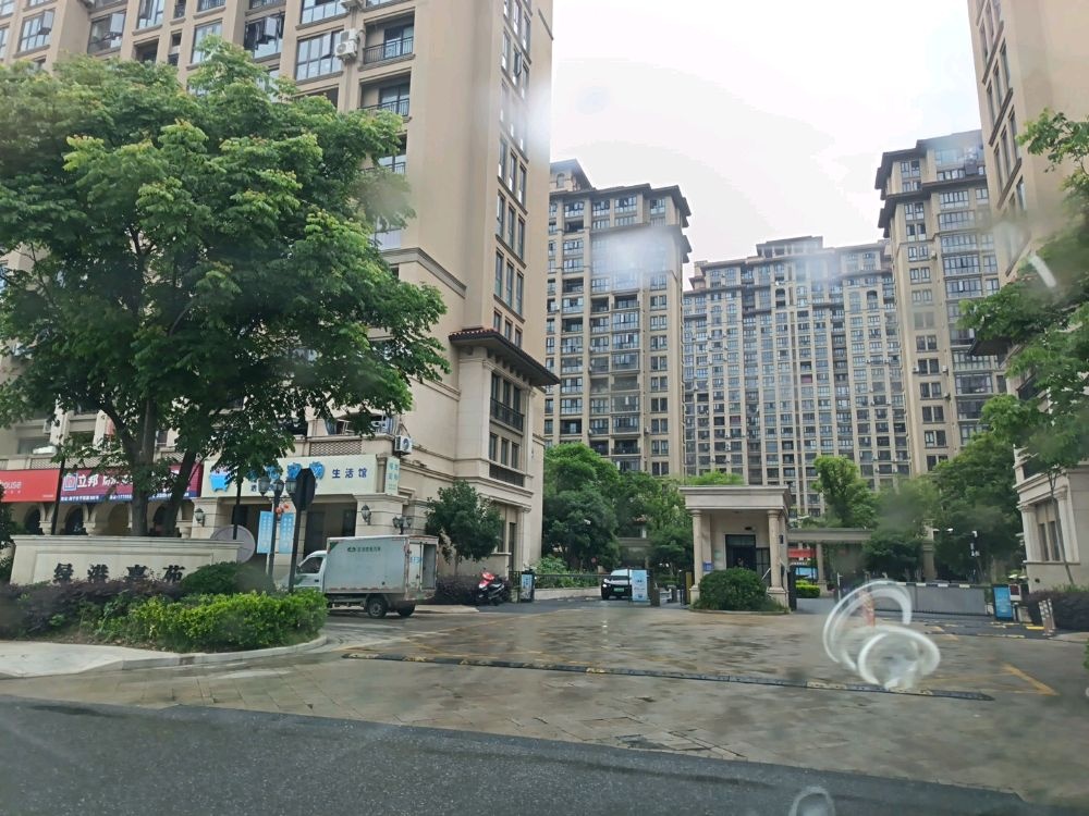 AED(浙江省嘉兴市海宁市马桥街道平阳路绿港嘉苑)
