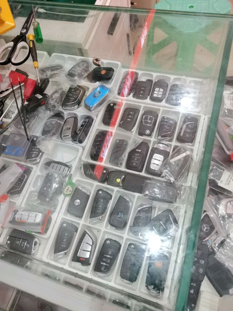 配汽车钥匙开锁换锁配钥匙