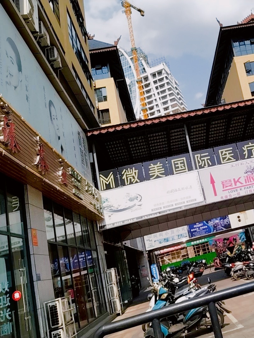 爱K量贩KTV(泼水广场旗舰店)