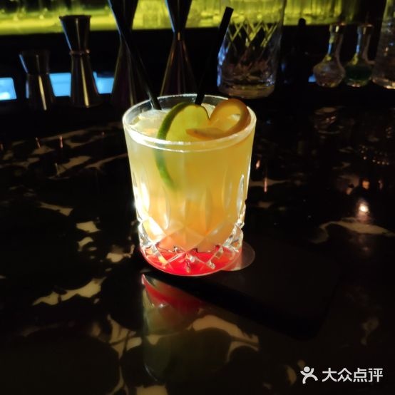 胡同儿酒吧BIGGER LOUNGE(威高购物中心店)