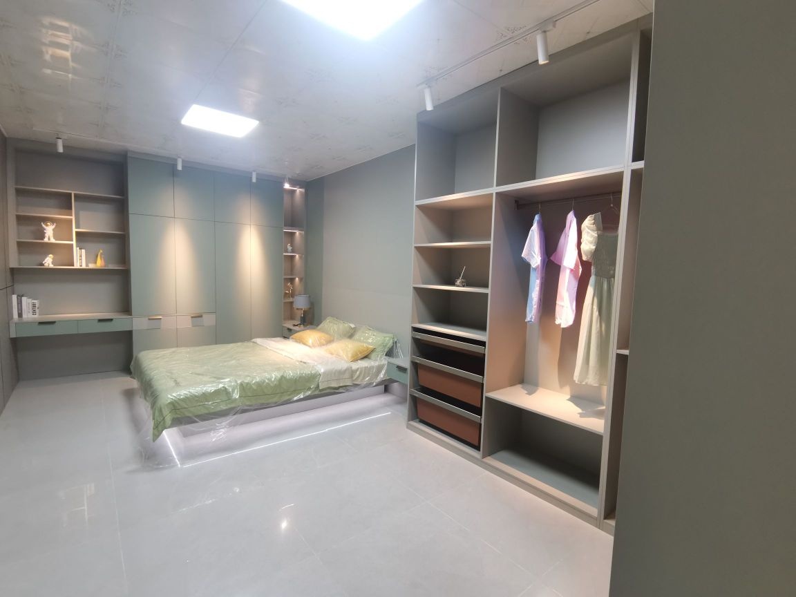 茂名市聚辉家具有限公司