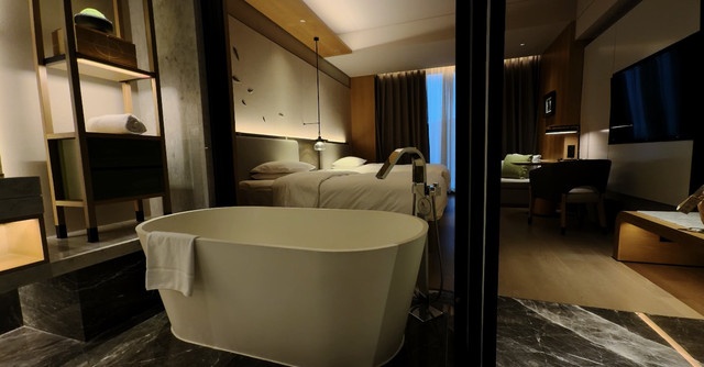New Century Zhujiyaojiangmingdou Grand Hotel