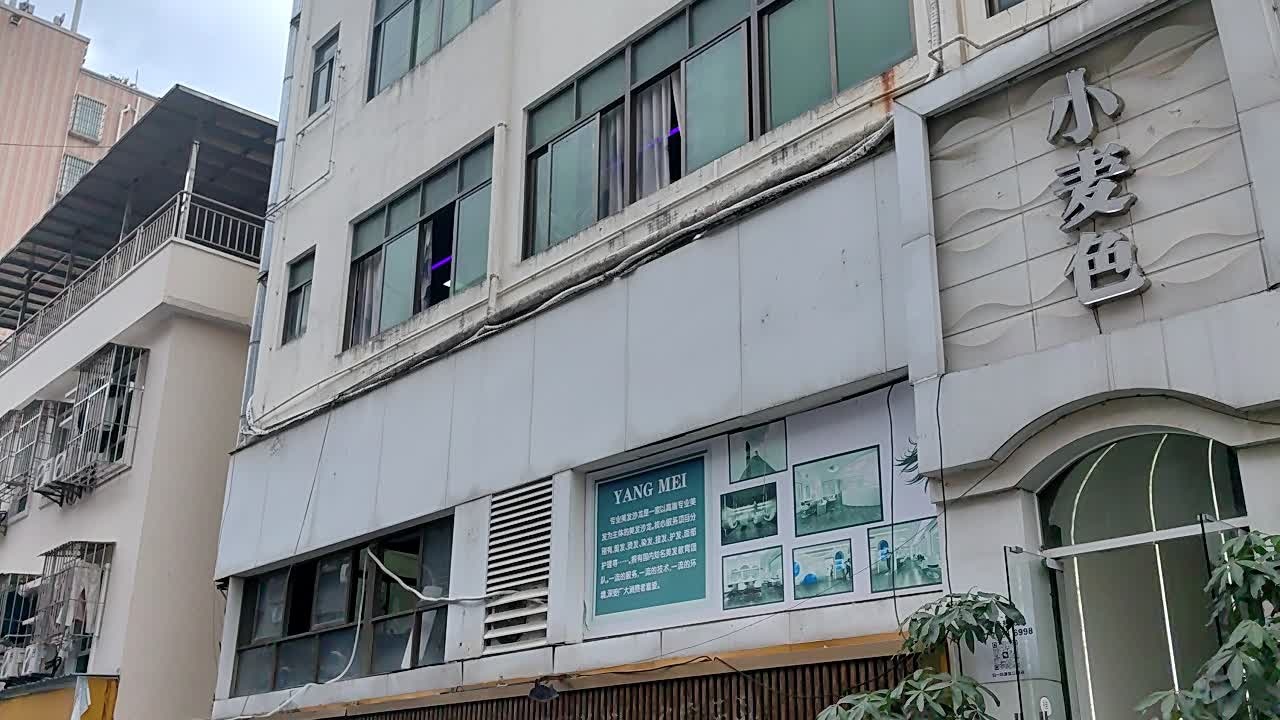 小麦色24小时健身