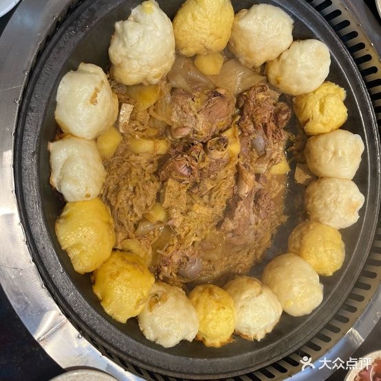翠花木火铁锅炖鱼村·排骨·大鹅(呼市总店)