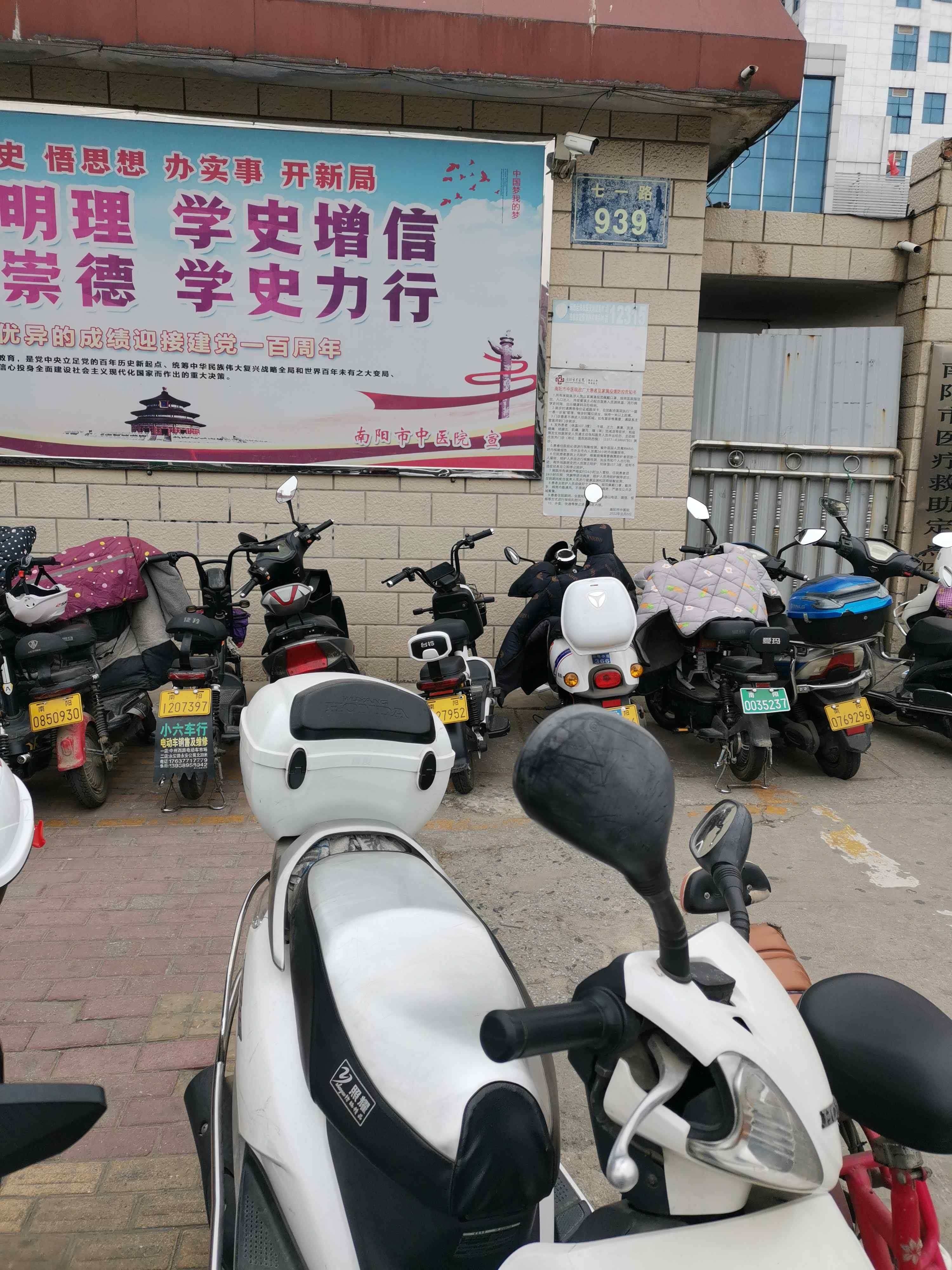 南阳市中医院停车场-出入口