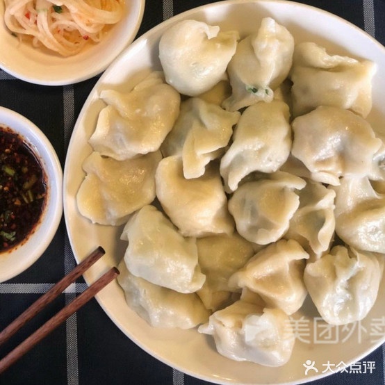凹腰节鸿餐馆