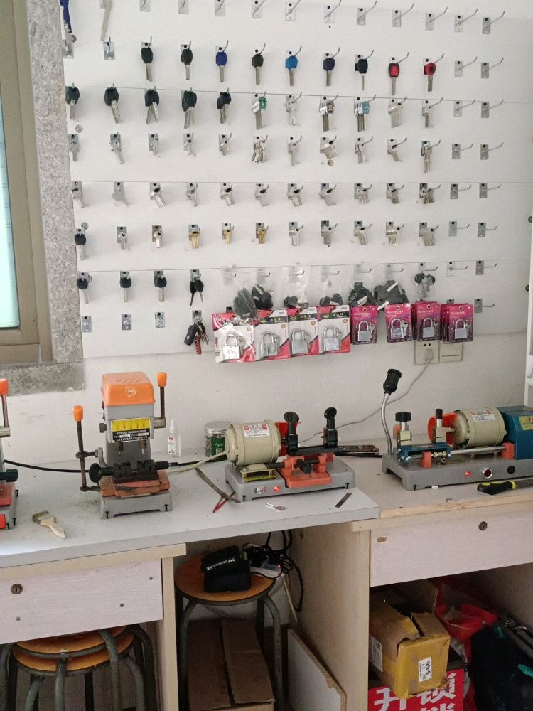 开锁换锁复印打印照相指纹锁配钥匙配门卡开车锁配遥控换电池