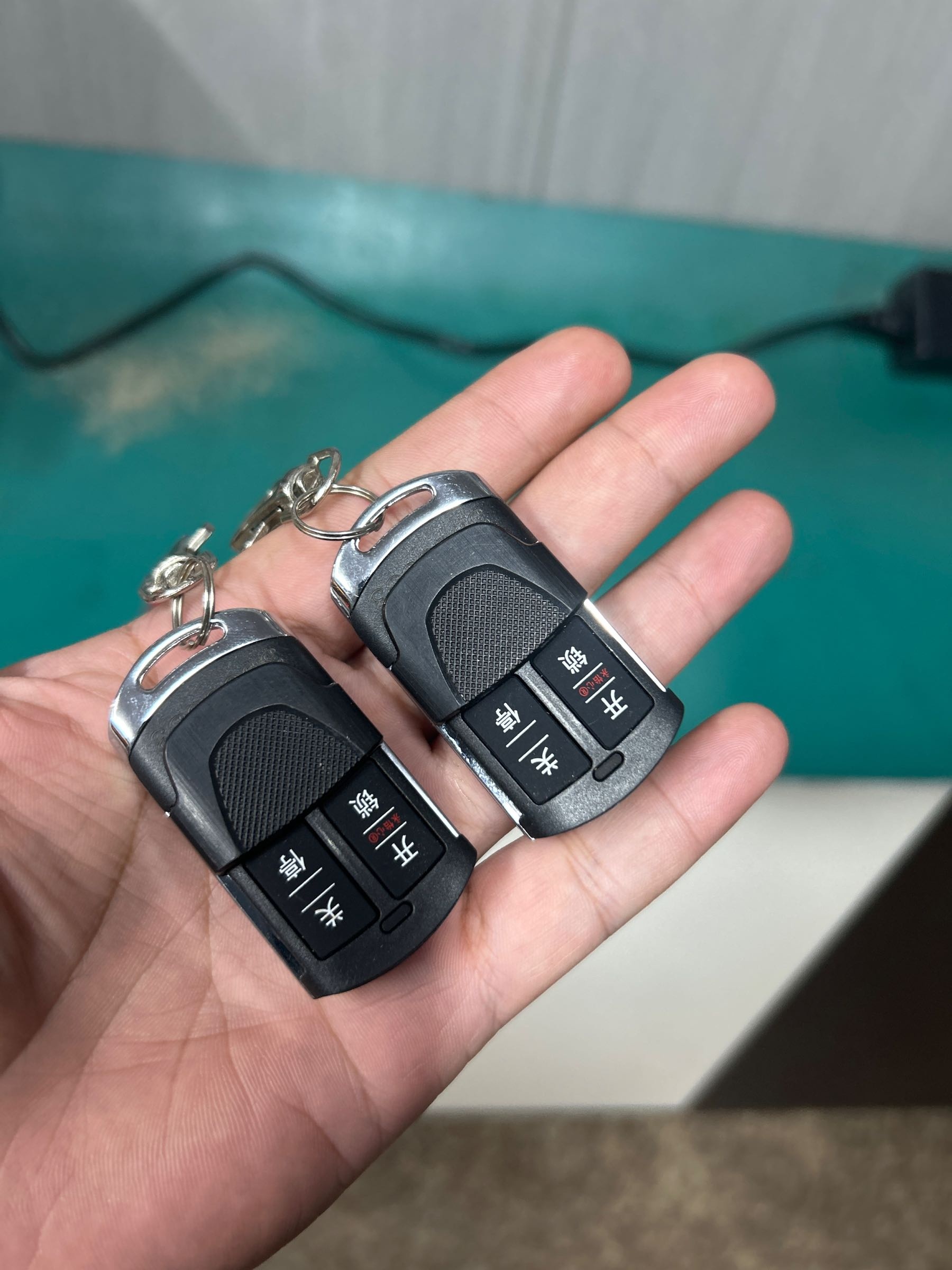 开锁配钥匙汽车钥匙(巧手开锁)