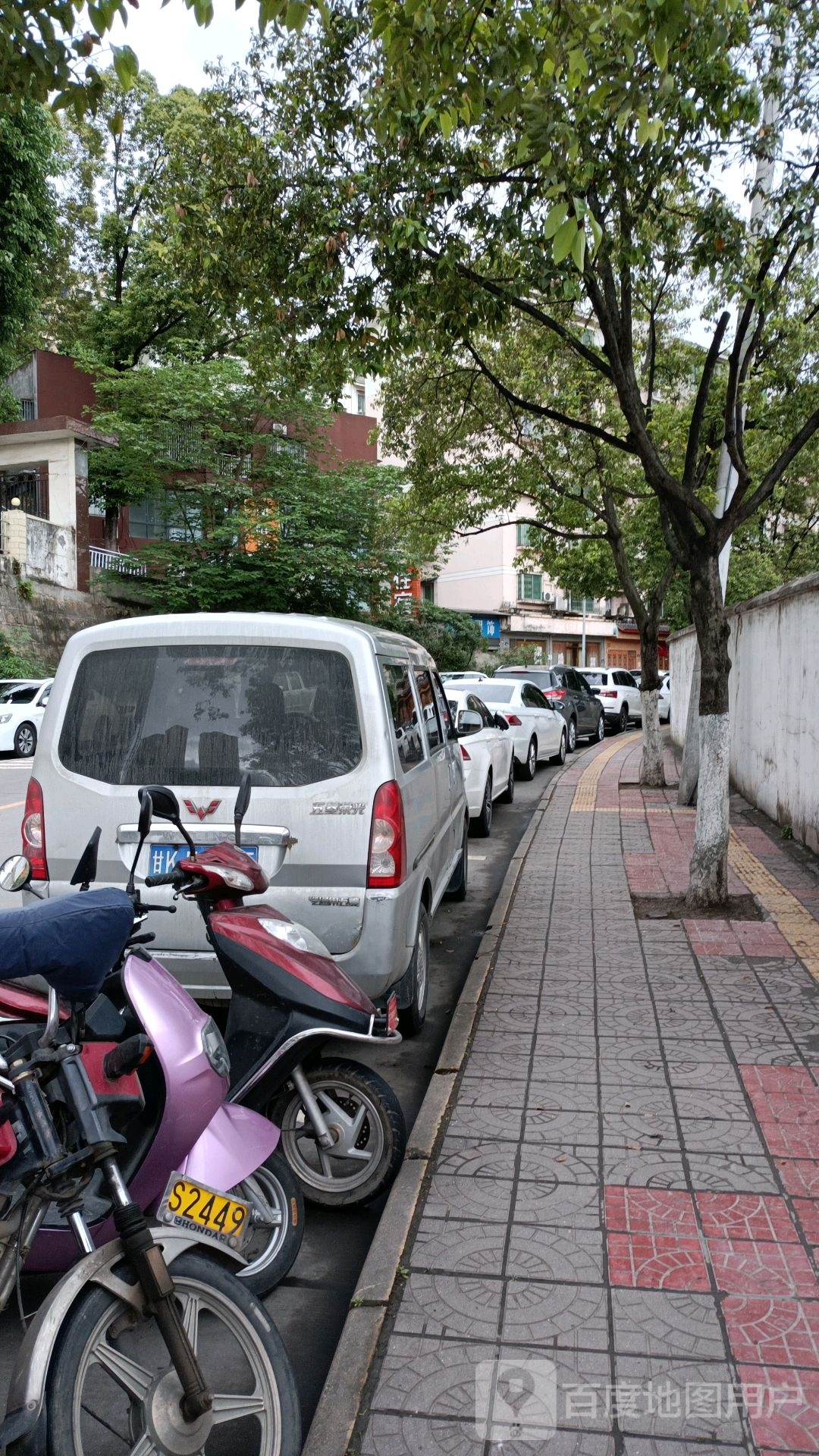 广元市中医院地上停车场-出入口