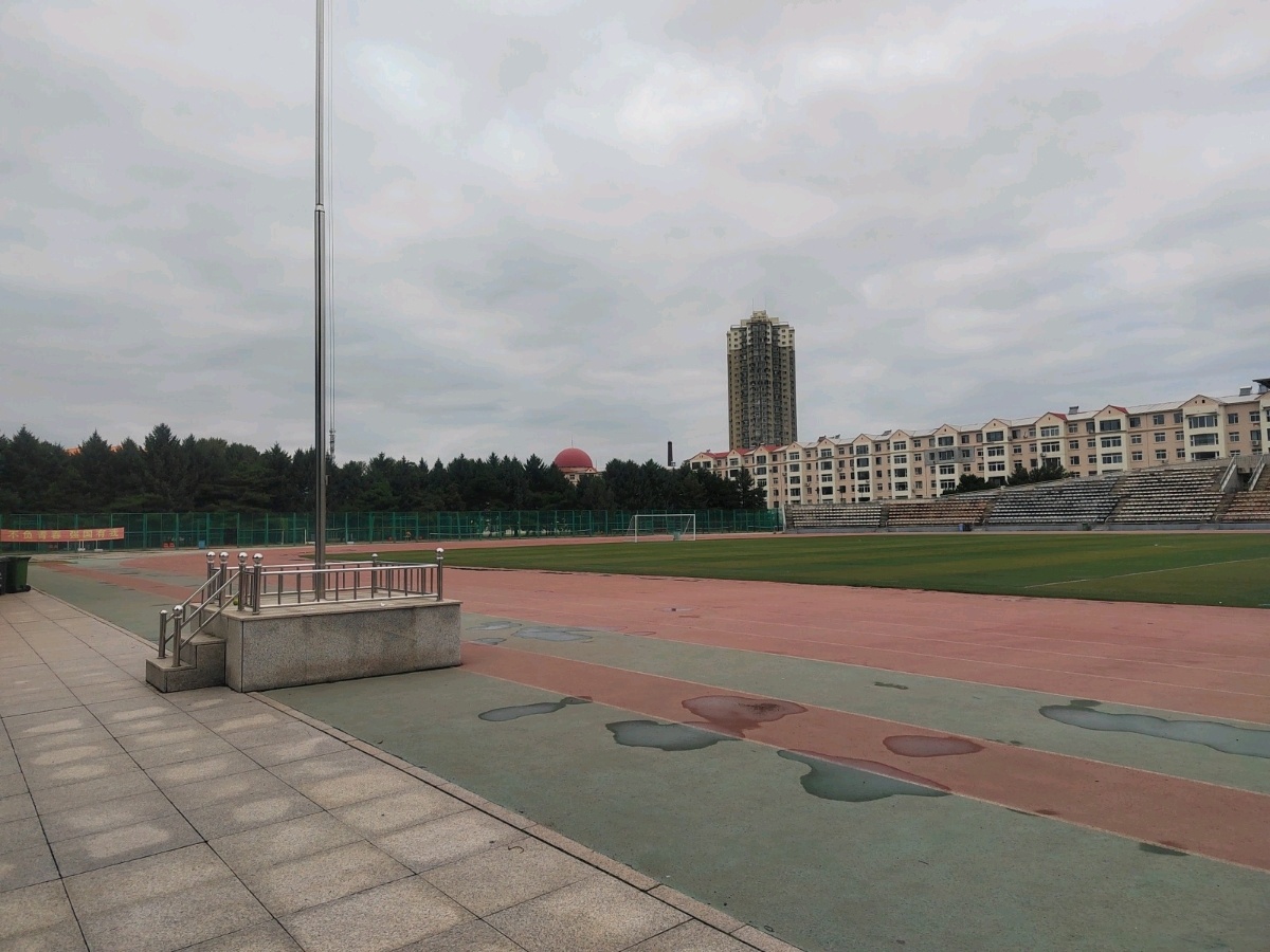 吉林医药学院-体育场