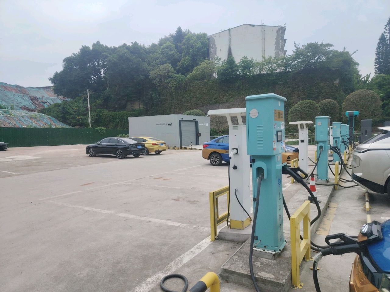 比亚迪闪充汽车充电站(内江新上城)