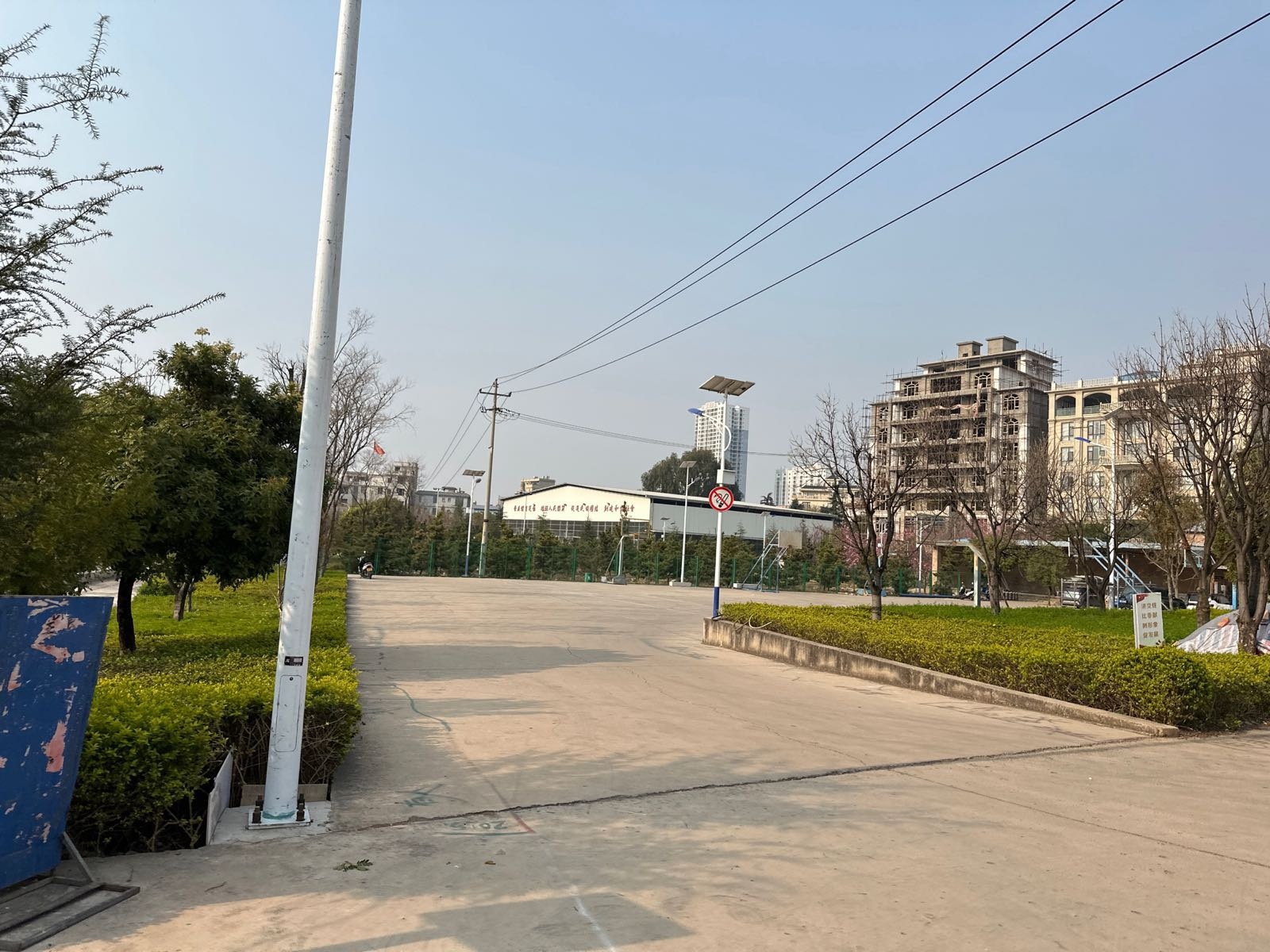 古城清真寺-地上停车场