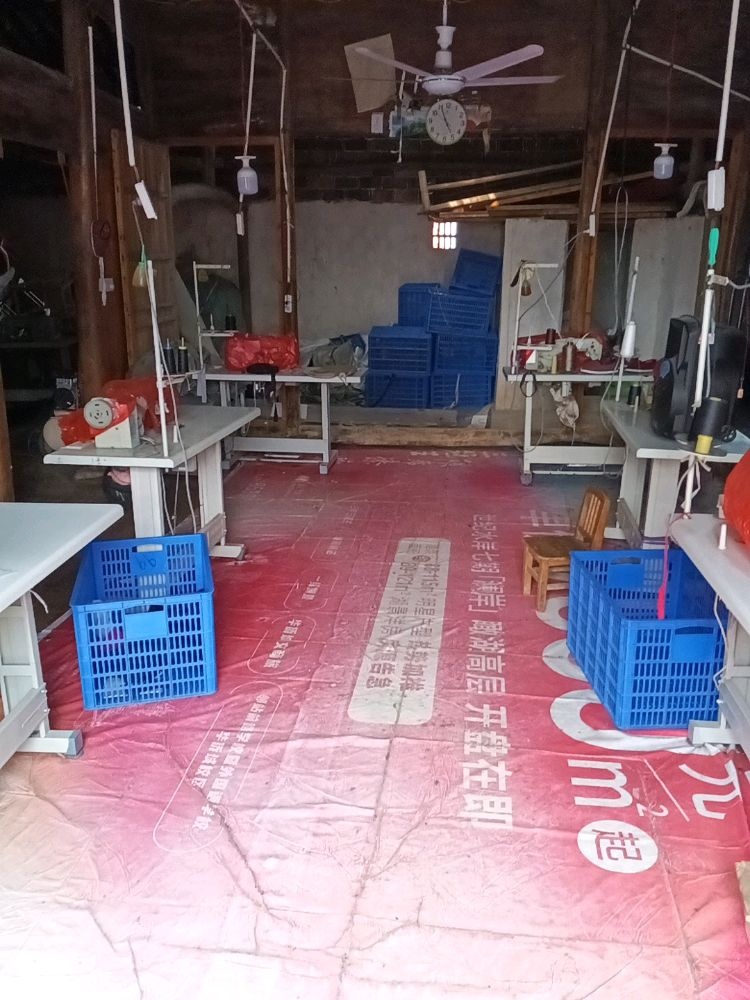 江西省上饶市鄱阳县响水滩乡中社村齐点鞋业加工厂