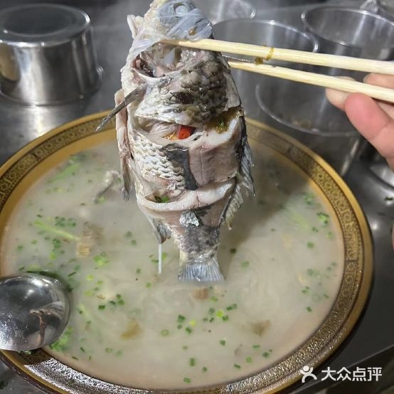 小渔村小桃烧烤夜宵店