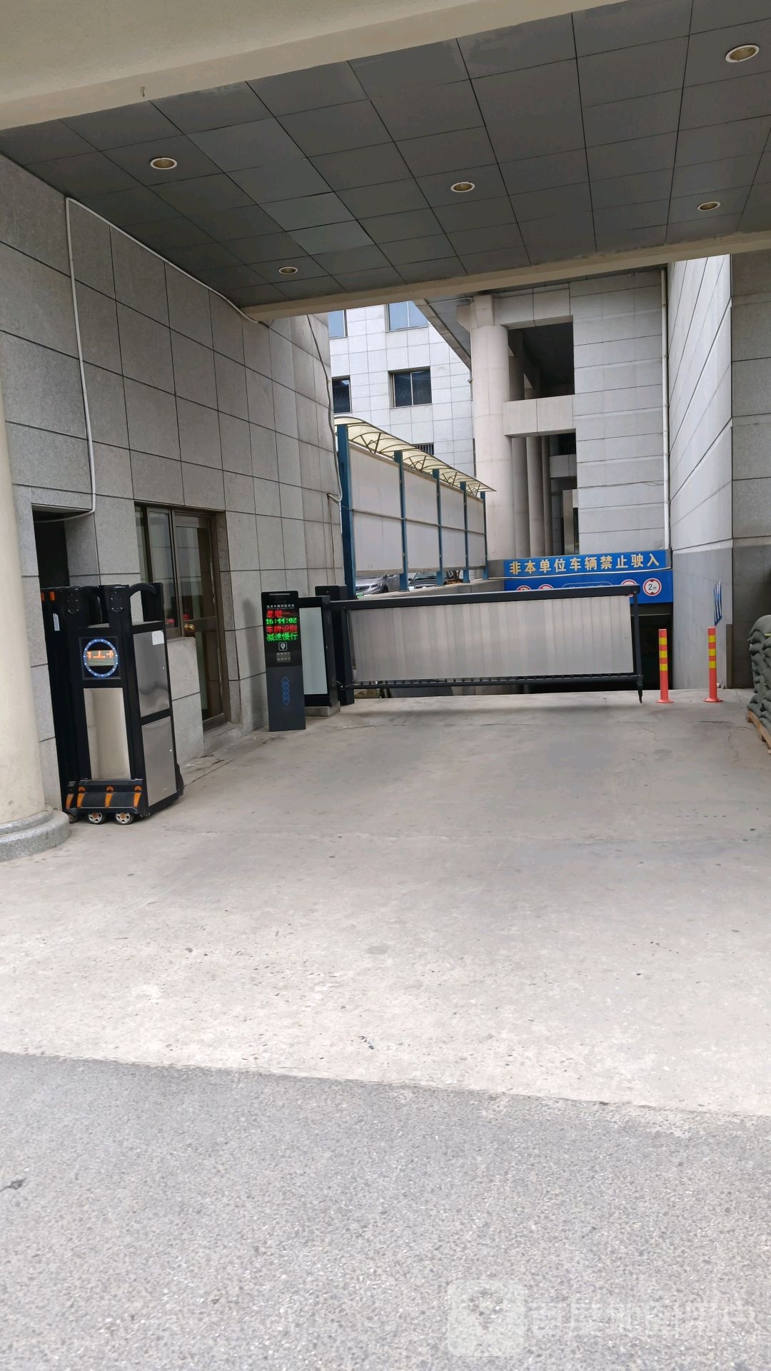西安市房产交易管理中心-地下停车场