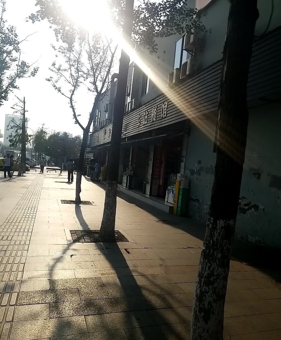 车站餐馆(昆仑大道)