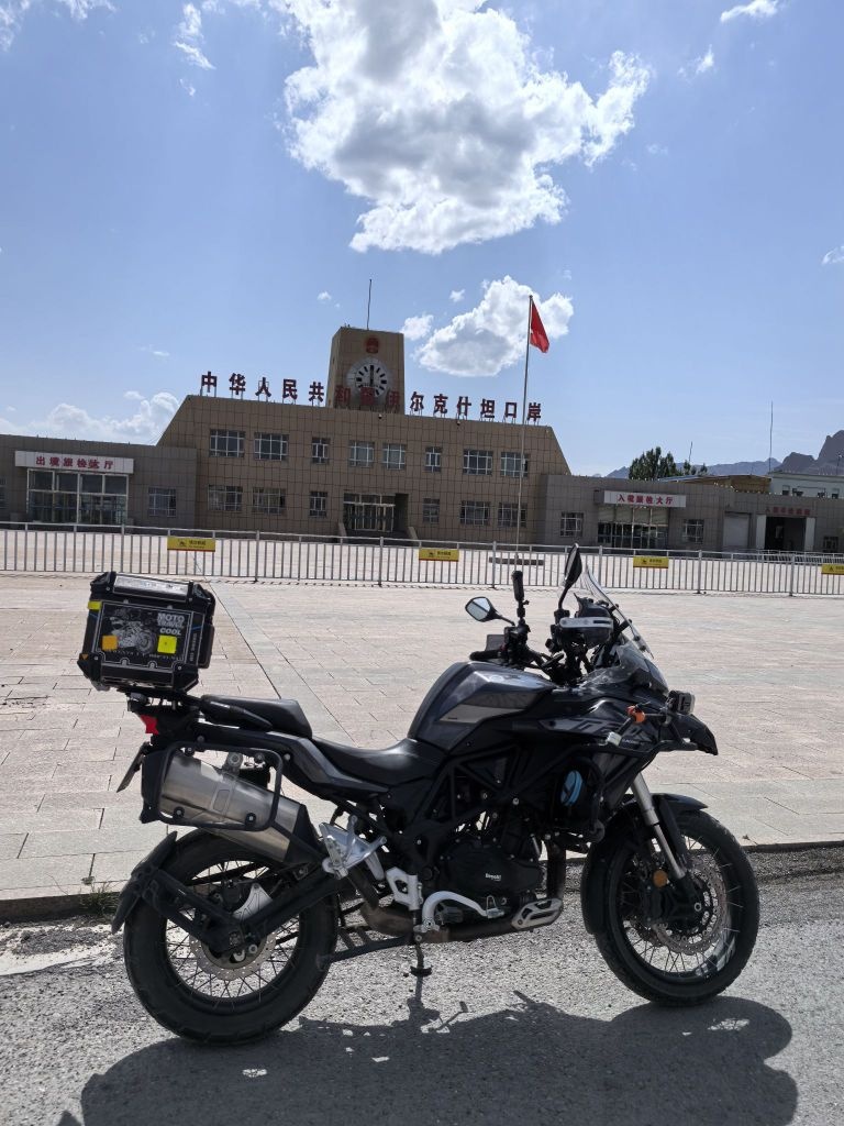 西部第一关-伊尔克什坦口岸