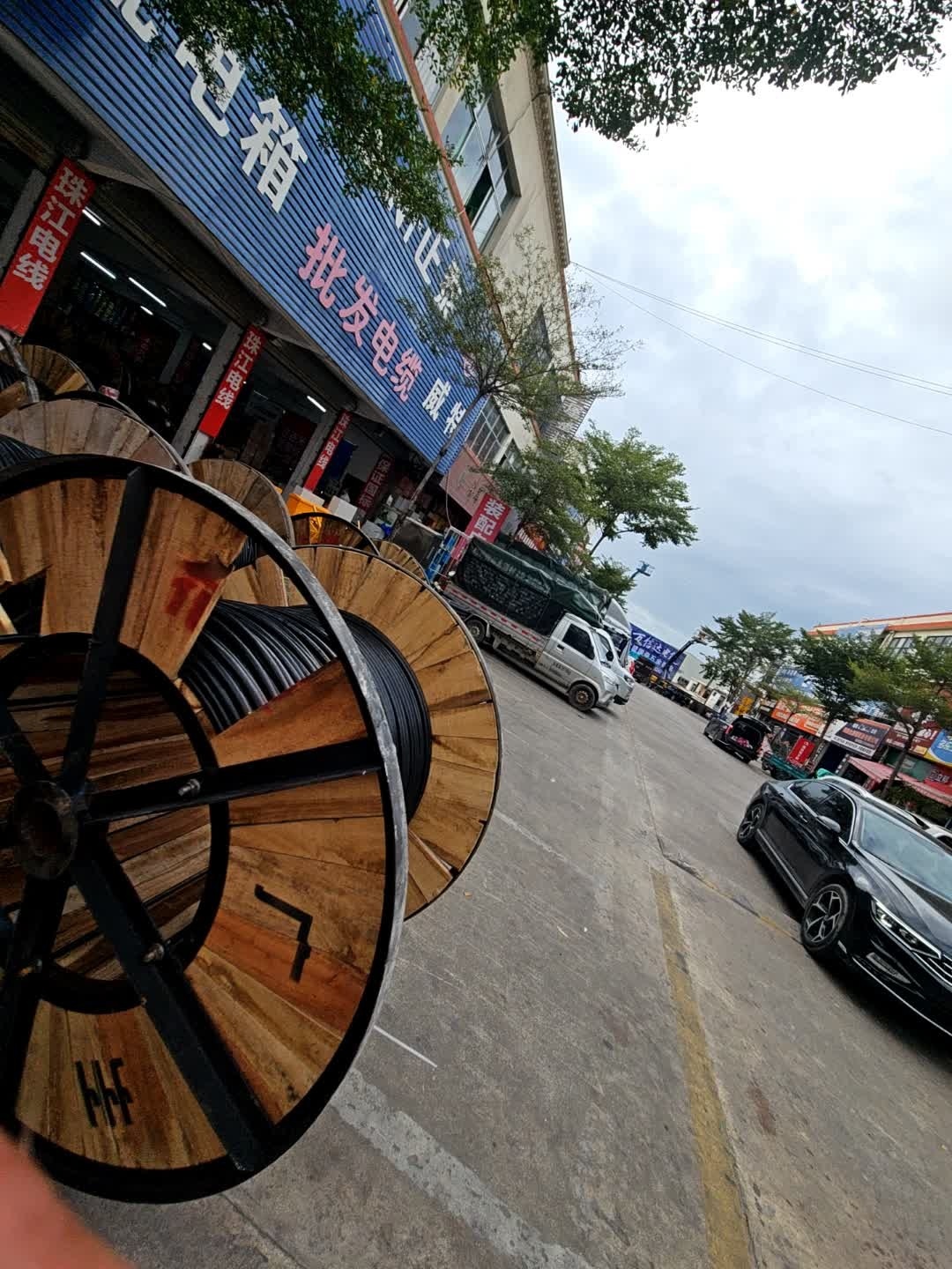 装配电箱批发电缆(辉煌灯饰广场店)