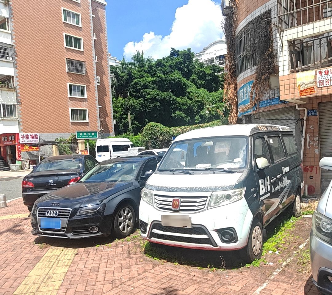 鼓山新区游泳池