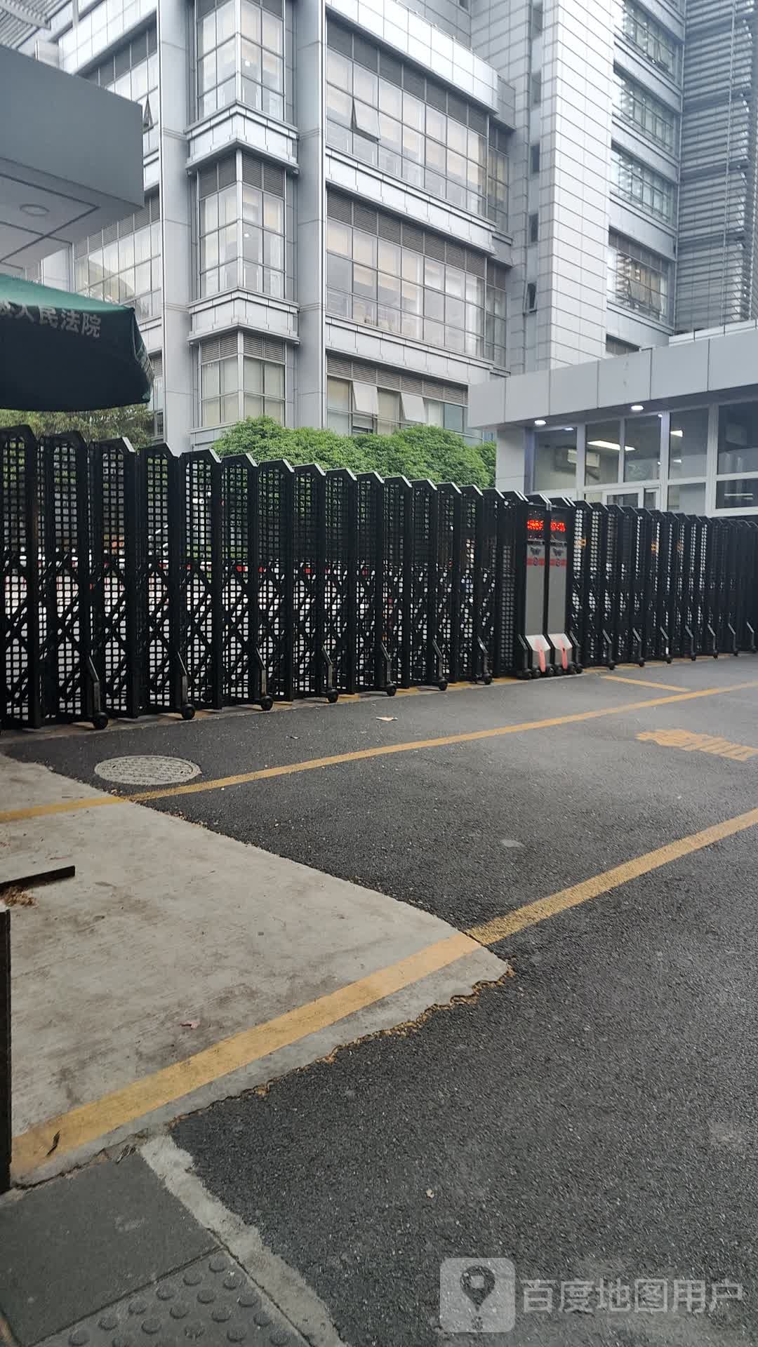 上海市高级人民法院地上停车场-出入口