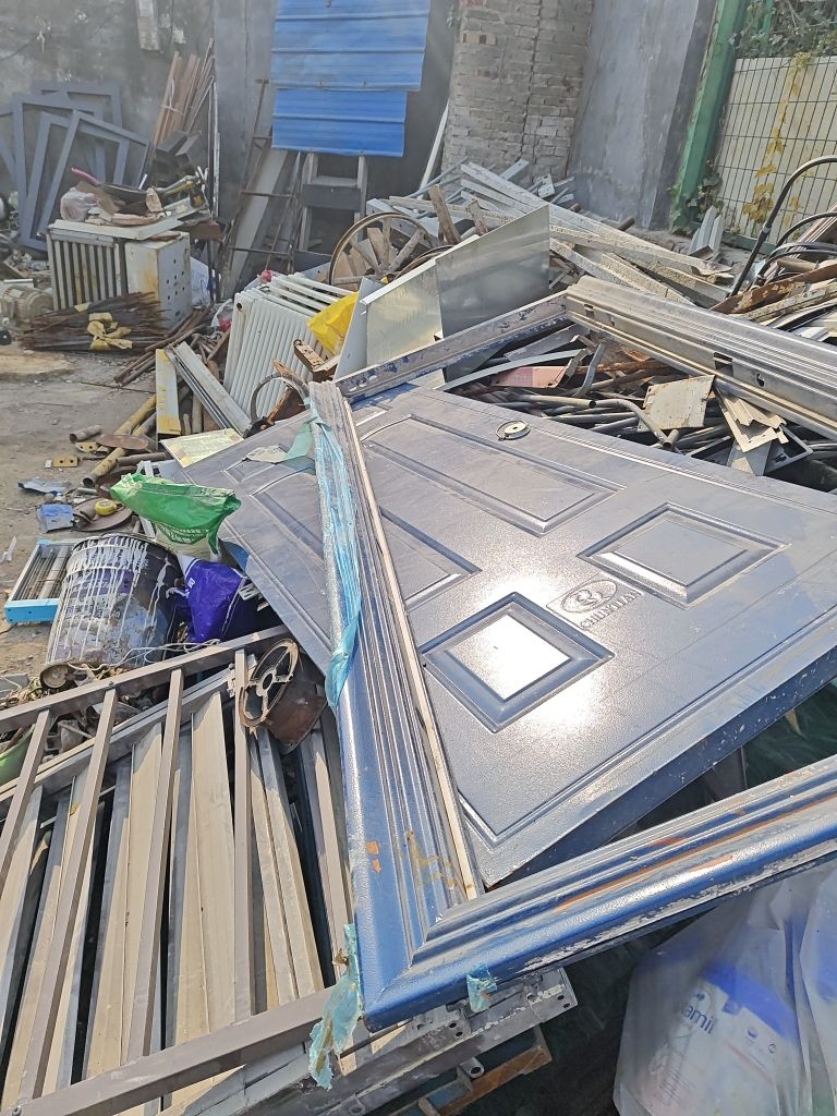 废旧金属回收站