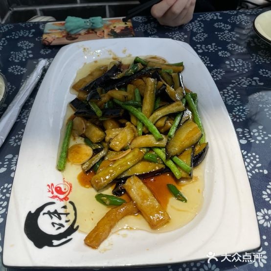 喷泉鱼跳跳舞川菜馆