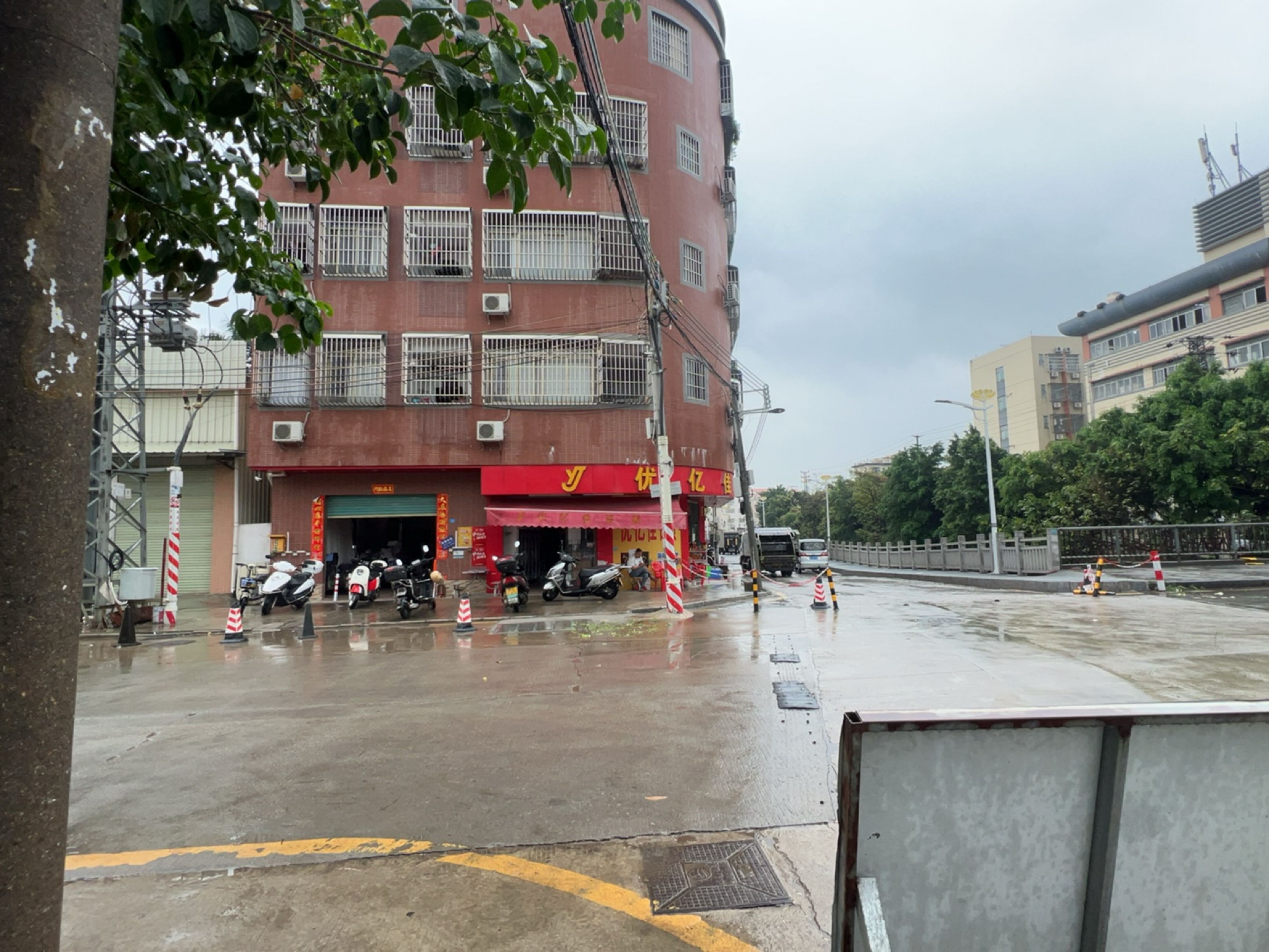 优亿佳百货(泰丰路店)