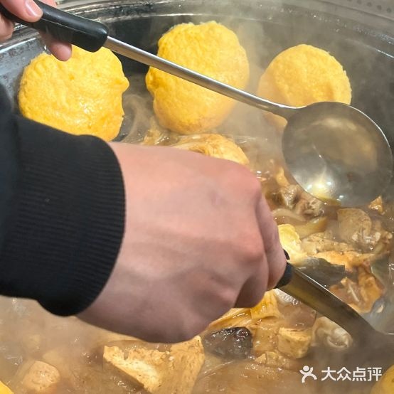 溢香铁锅炖柴鱼(肖家河店)