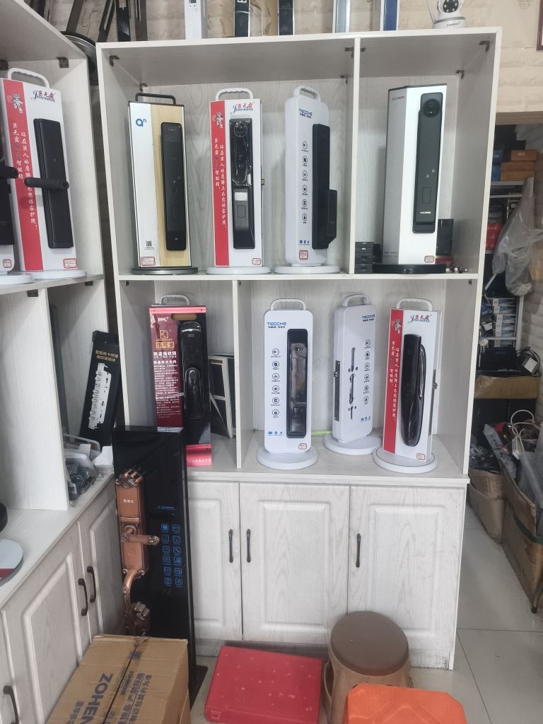 闪电开锁换锁汽车钥匙(翠发路店)