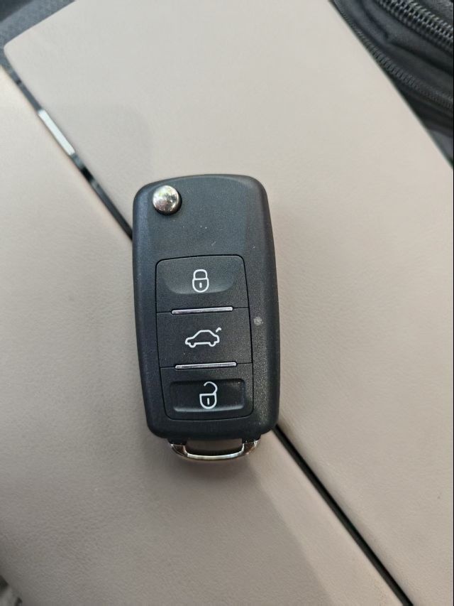 阿豪开锁换锁配汽车钥匙管道疏通