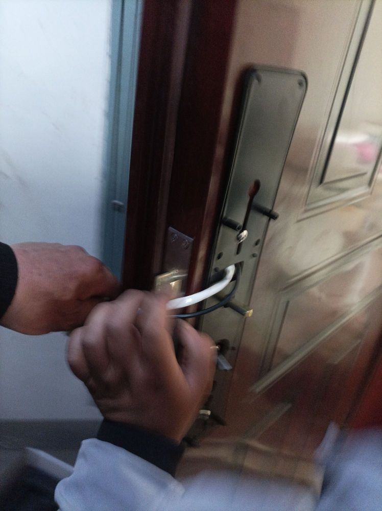 艺美助动维修开锁换锁