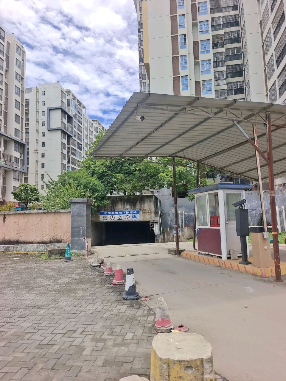 友谊茗城停车场-出入口